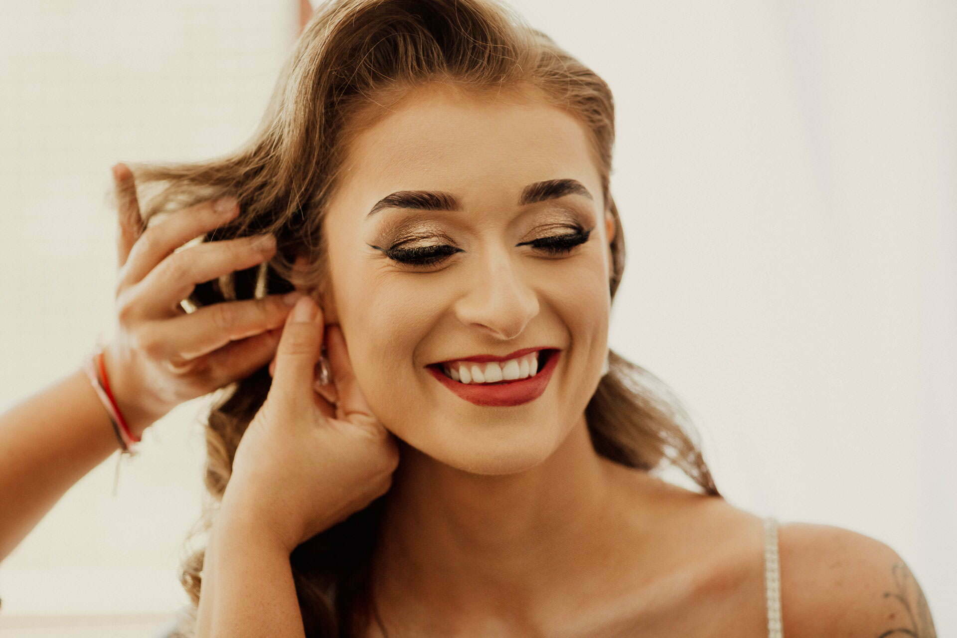 uśmiechnięta panna młoda