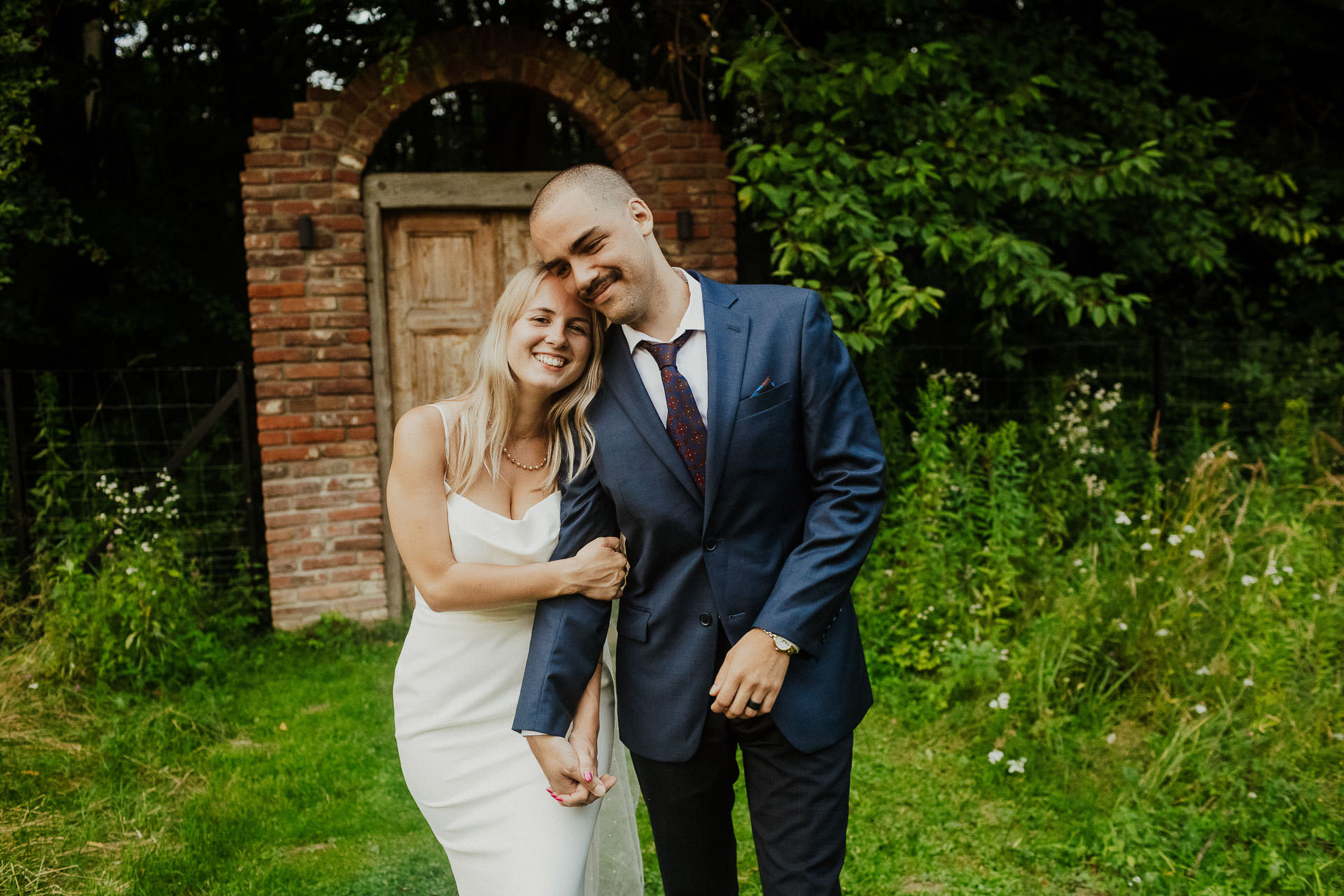 pogodny slow wedding - Stara Kuźnia Pstrągownia na Podkarpaciu - ulubione kadry ślubne